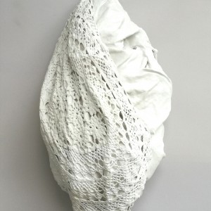 Levitas animi, 2021 gesso, stoffa di cotone cm 52x10x15