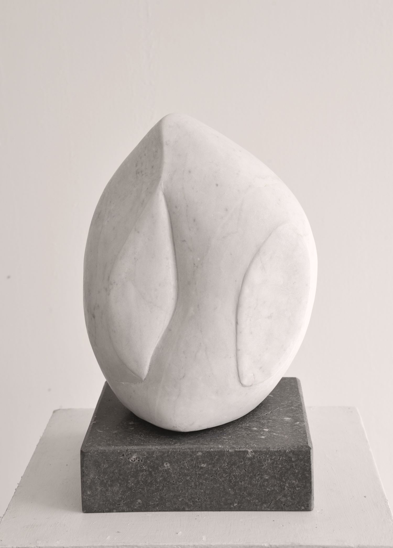 Il seme., 2025 marmo di Carrara cm 24x10x13 (1)